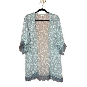 This is a really pretty sheer kimono that has never been worn.